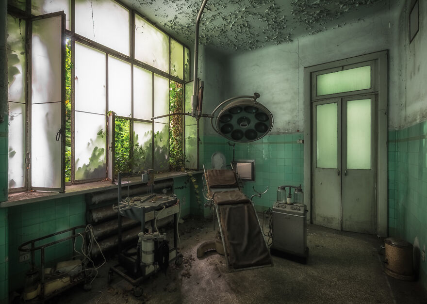I Photographed This Amazing Abandoned Asylum