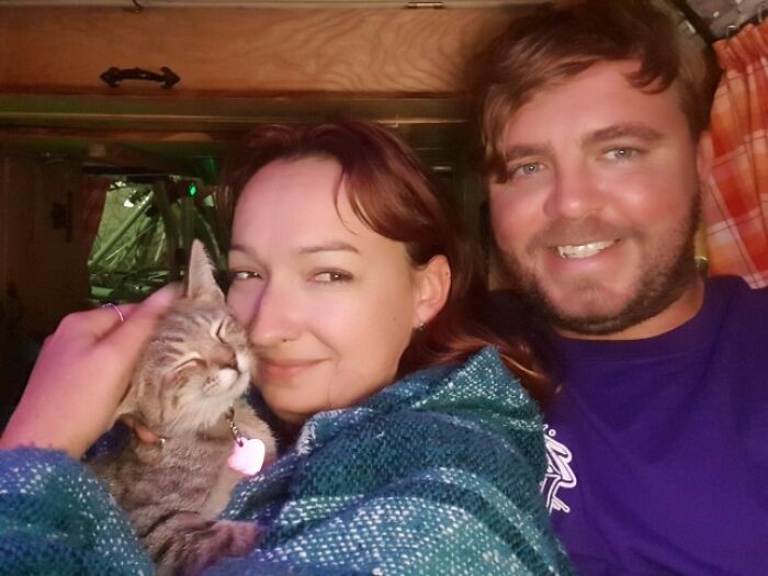 Refusing To Come Back Home Without Their Adopted Cat, UK Couple Gets Stuck In Mexico For A Whole Year Refusing To Come Back Home Without Their Adopted Cat, UK Couple Gets Stuck In Mexico For A Whole Year