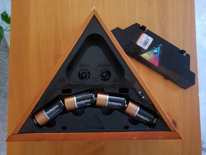 Bought This Clock That Requires Four C Batteries And They Meet At An Angle Instead Of End-To-End