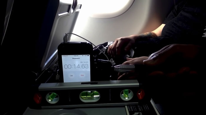 Conspiracy Theorist 'Proves' The Earth Is Flat With A Spirit Level On A Plane, And The 'Evidence' Is Making People Facepalm Conspiracy Theorist 'Proves' The Earth Is Flat With A Spirit Level On A Plane, And The 'Evidence' Is Making People Facepalm