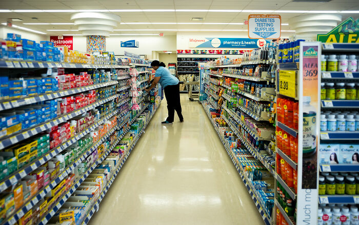 Person Asks Non-Americans To Share "Scams" That Americans Think Are Normal, And Here Are 39 Of Their Replies