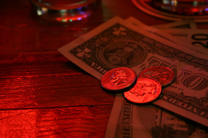 Person Asks Non-Americans To Share "Scams" That Americans Think Are Normal, And Here Are 39 Of Their Replies