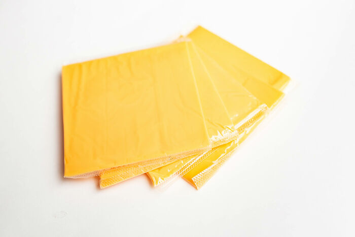 Person Asks Non-Americans To Share "Scams" That Americans Think Are Normal, And Here Are 39 Of Their Replies