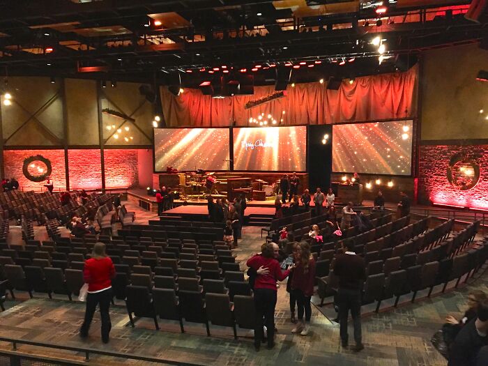 Person Asks Non-Americans To Share "Scams" That Americans Think Are Normal, And Here Are 39 Of Their Replies