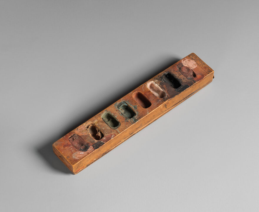 This 3,400-Year-Old Painting Palette With Remnants Of Pigments From Ancient Egypt Has Fascinated The Internet This 3,400-Year-Old Painting Palette With Remnants Of Pigments From Ancient Egypt Has Fascinated The Internet