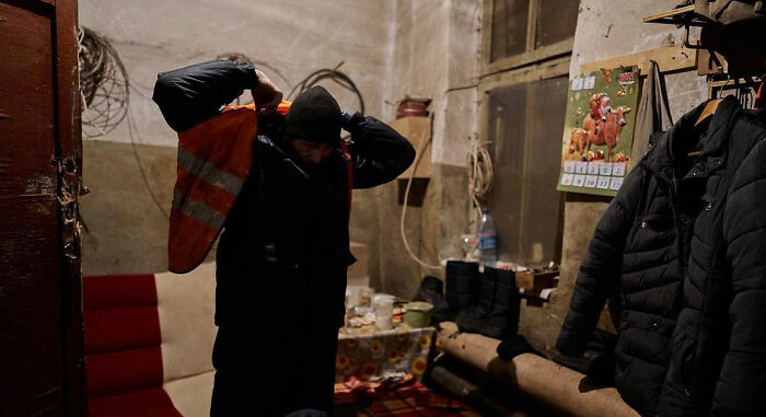 This Yard Keeper's Life Turns Upside Down After This Photographer Does A Shoot With Him