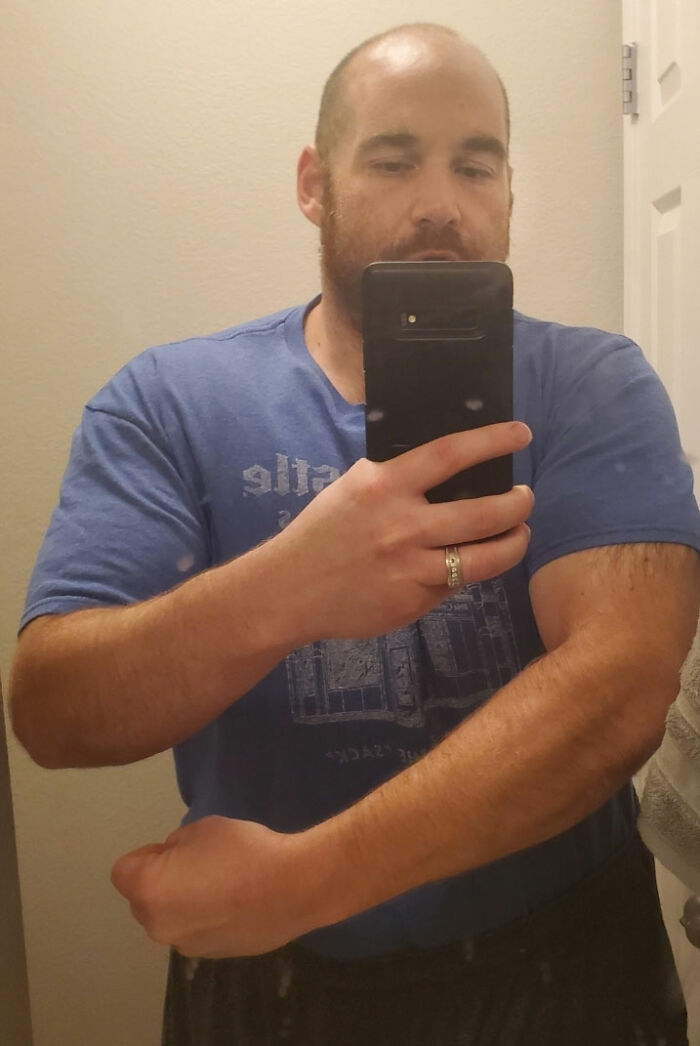 Guy Goes Viral For For His Transformation, Receives Hate Messages, Prints Them On A Shirt, Goes Viral Again