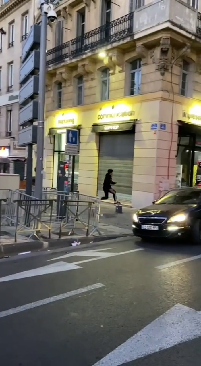French Freerunners Are Using Parkour As An Eco-Friendly Gesture to Fight Light Pollution