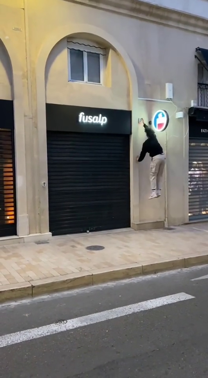 French Freerunners Are Using Parkour As An Eco-Friendly Gesture to Fight Light Pollution