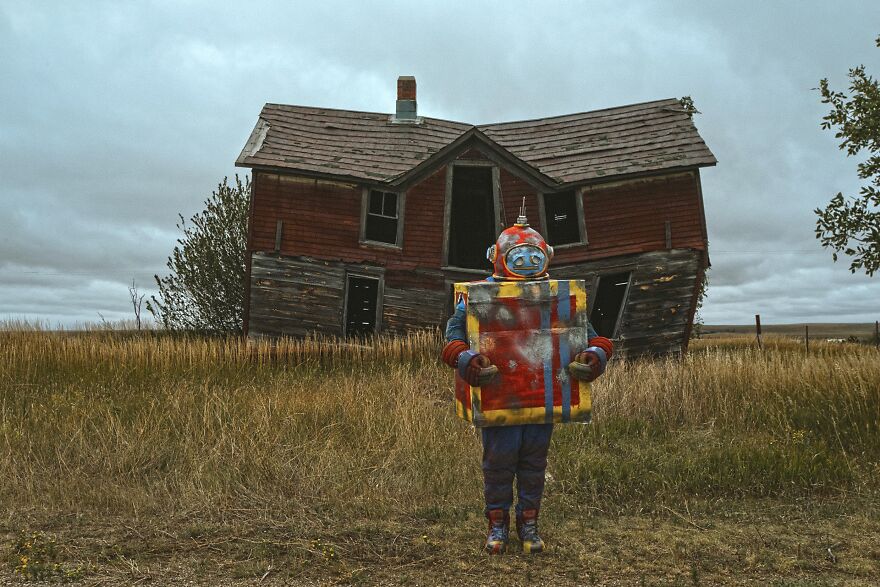 A Forgotten Toy Robot Searches For Their Home