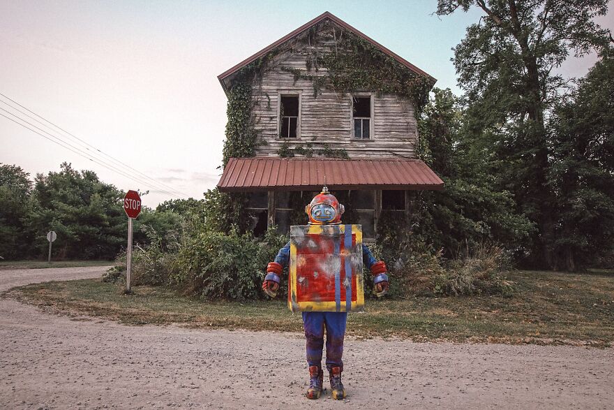 A Forgotten Toy Robot Searches For Their Home