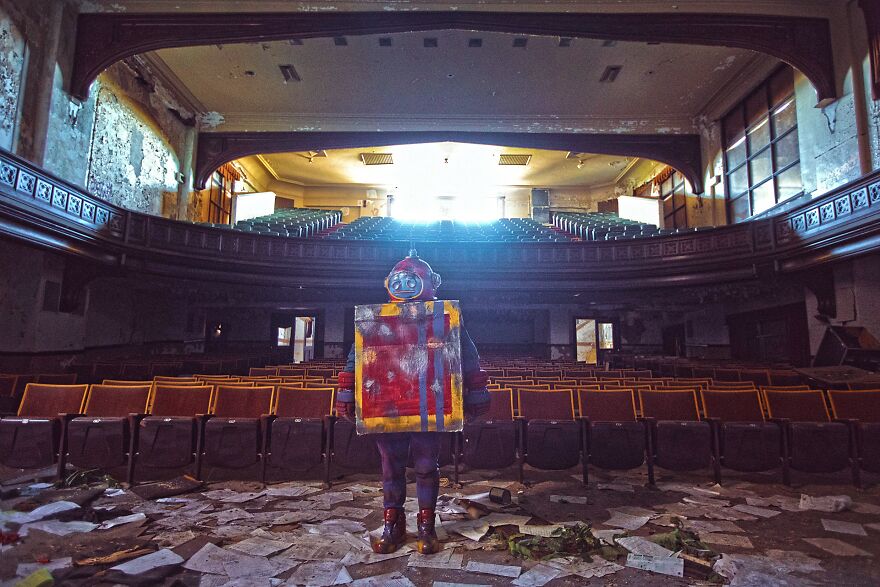 A Forgotten Toy Robot Searches For Their Home A Forgotten Toy Robot Searches For Their Home