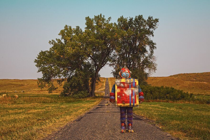 A Forgotten Toy Robot Searches For Their Home A Forgotten Toy Robot Searches For Their Home