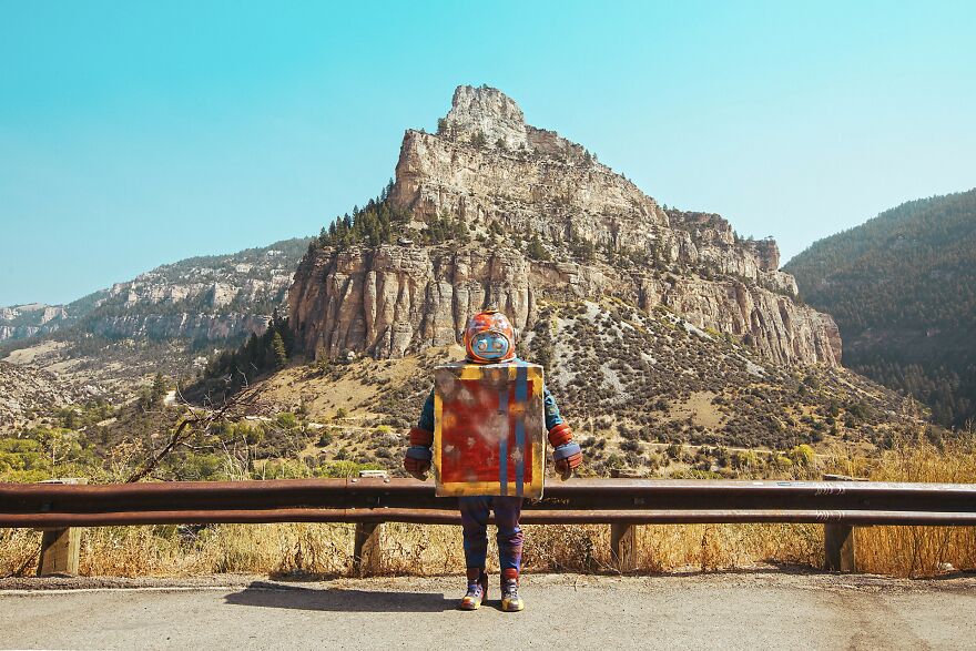 A Forgotten Toy Robot Searches For Their Home