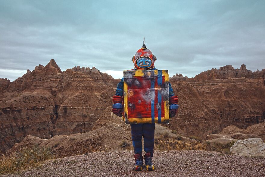 A Forgotten Toy Robot Searches For Their Home