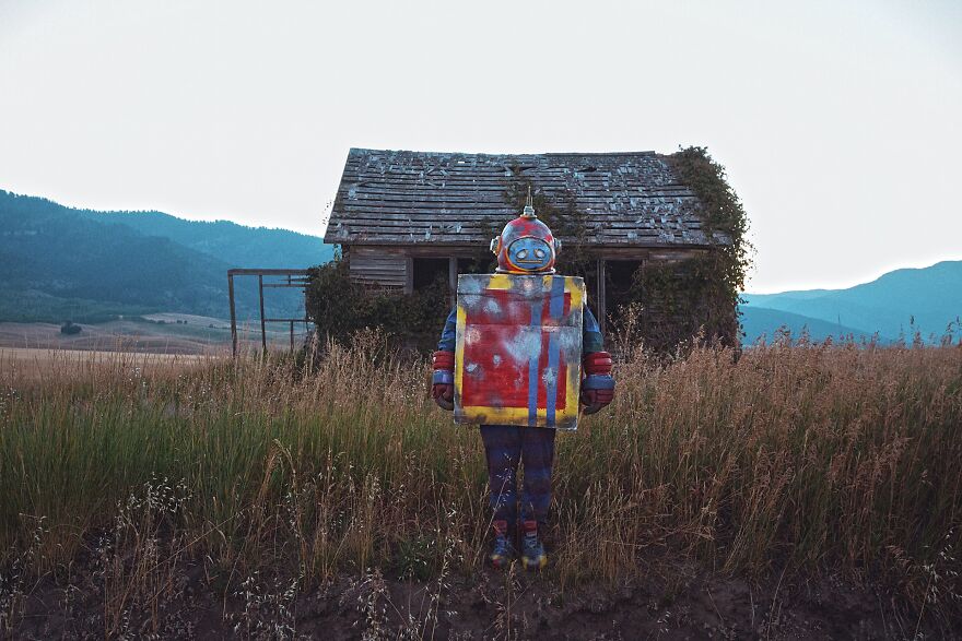 A Forgotten Toy Robot Searches For Their Home