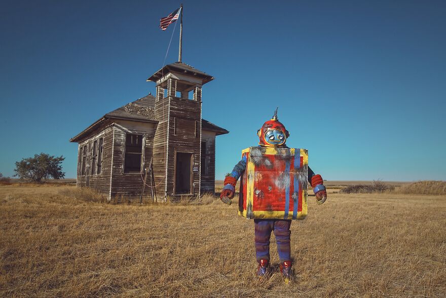 A Forgotten Toy Robot Searches For Their Home A Forgotten Toy Robot Searches For Their Home