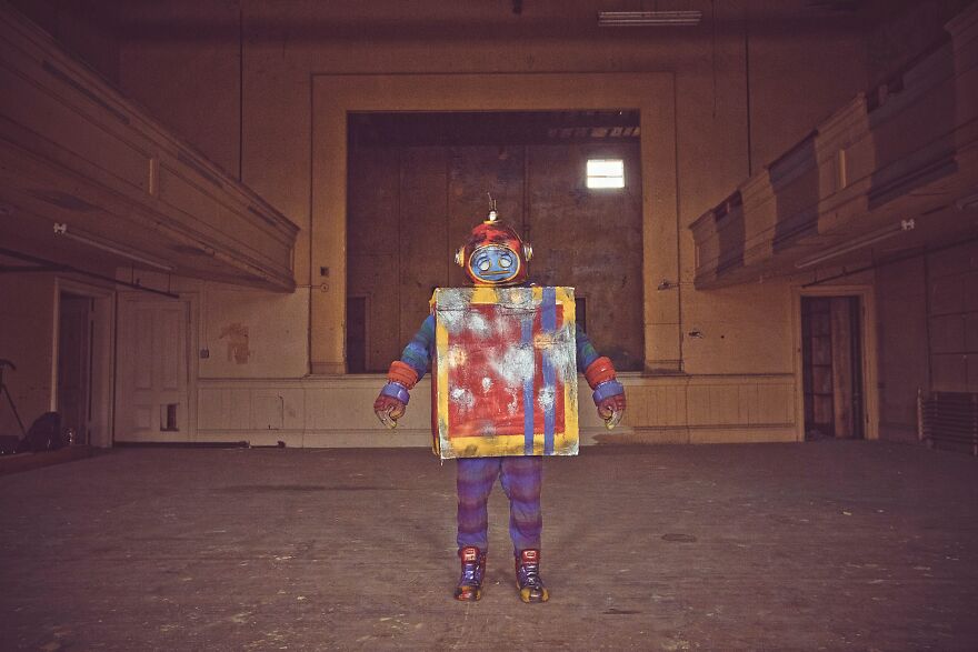 A Forgotten Toy Robot Searches For Their Home A Forgotten Toy Robot Searches For Their Home