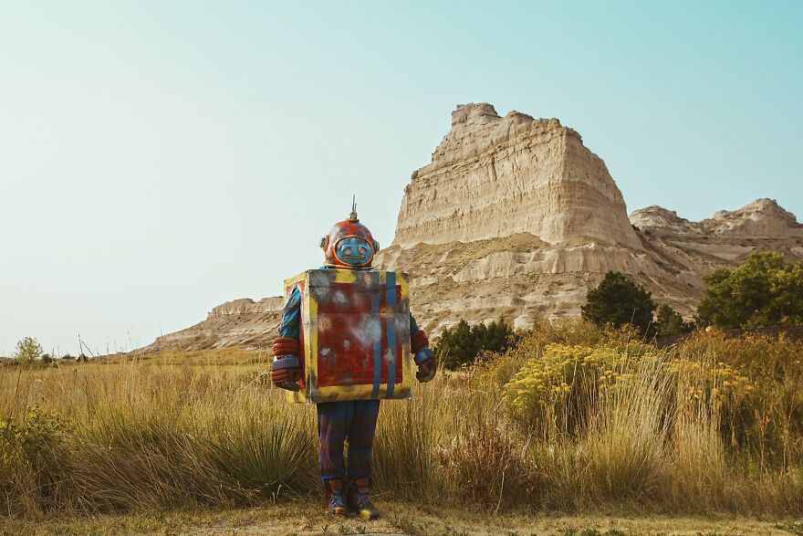 A Forgotten Toy Robot Searches For Their Home A Forgotten Toy Robot Searches For Their Home