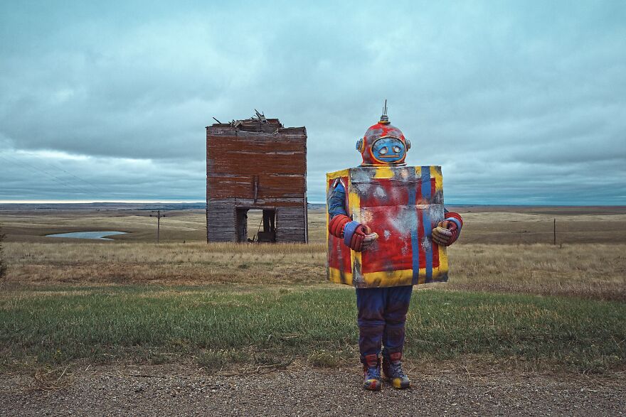 A Forgotten Toy Robot Searches For Their Home A Forgotten Toy Robot Searches For Their Home