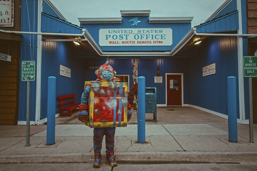 A Forgotten Toy Robot Searches For Their Home