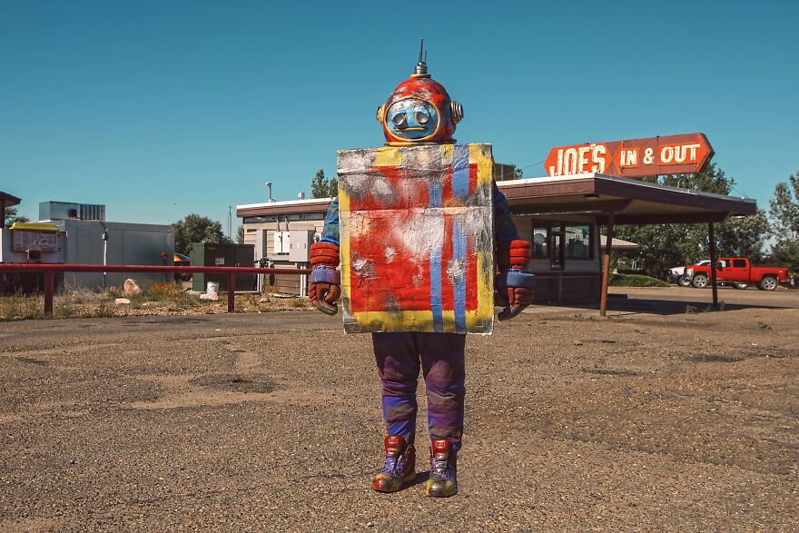 A Forgotten Toy Robot Searches For Their Home