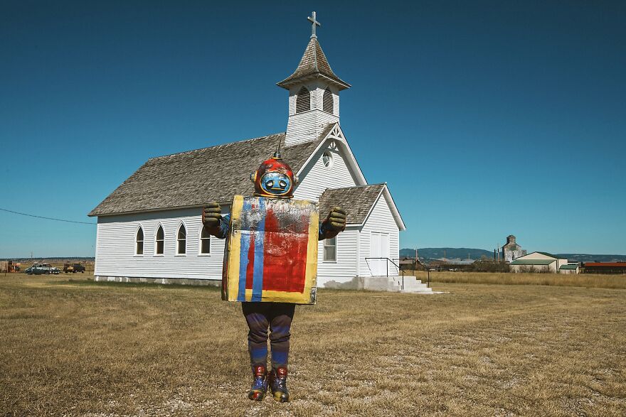 A Forgotten Toy Robot Searches For Their Home A Forgotten Toy Robot Searches For Their Home