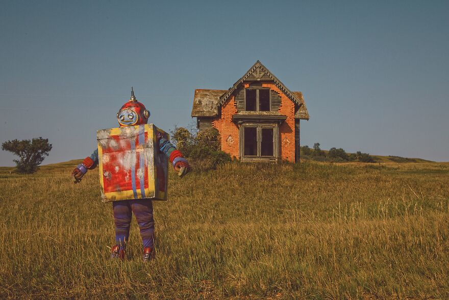 A Forgotten Toy Robot Searches For Their Home A Forgotten Toy Robot Searches For Their Home