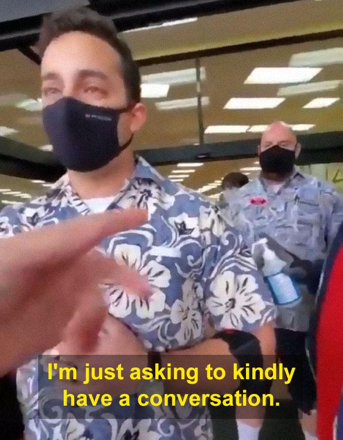 Anti-Masker "Karens" Attempt To Enter Trader Joe's, Get Rejected By This Awesome Manager
