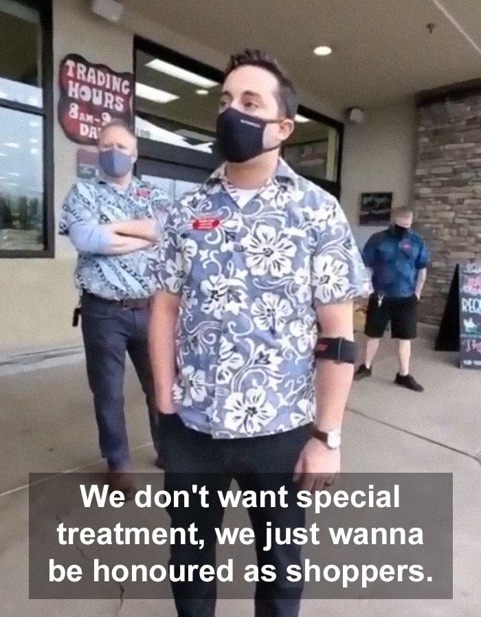 Anti-Masker "Karens" Attempt To Enter Trader Joe's, Get Rejected By This Awesome Manager Anti-Masker "Karens" Attempt To Enter Trader Joe's, Get Rejected By This Awesome Manager