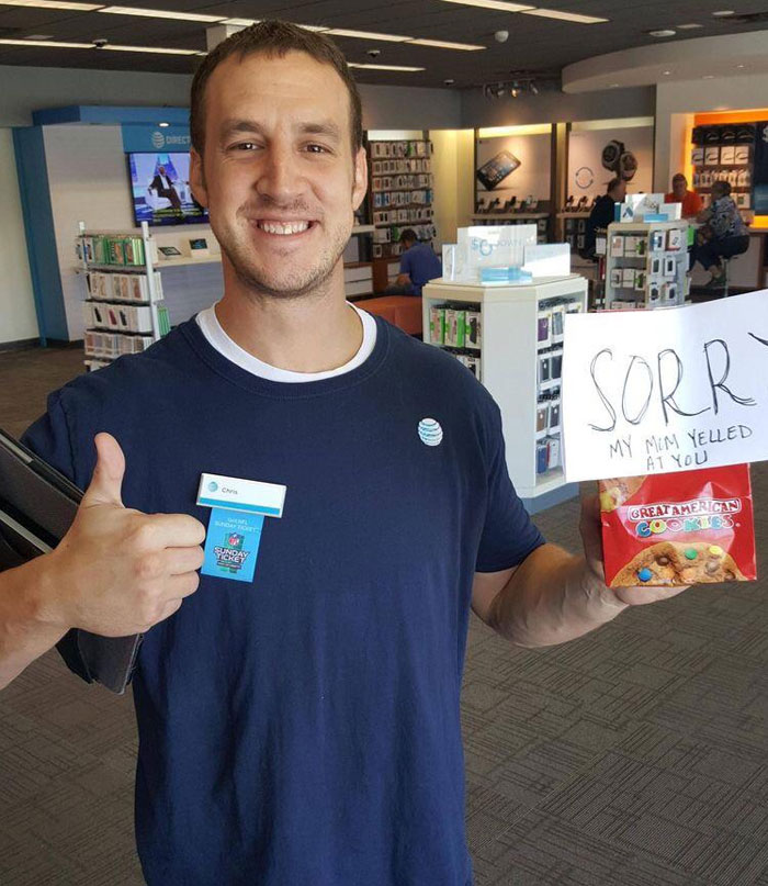 Co-Worker Got Yelled At By A Customer, Customer’s Daughter Felt Bad And Came Back To Apologize