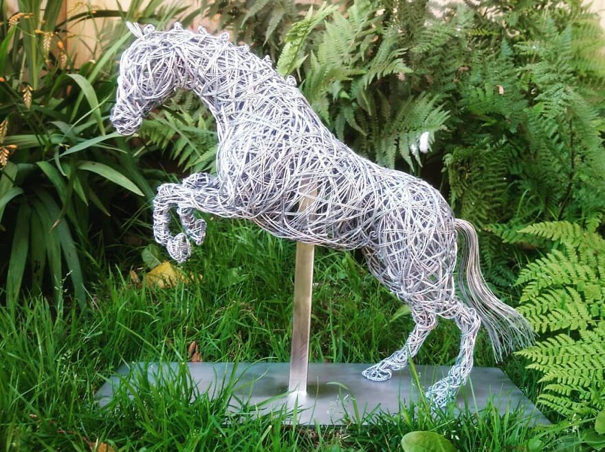 This Artist Makes Stunning Horse Sculptures Out Of Wire