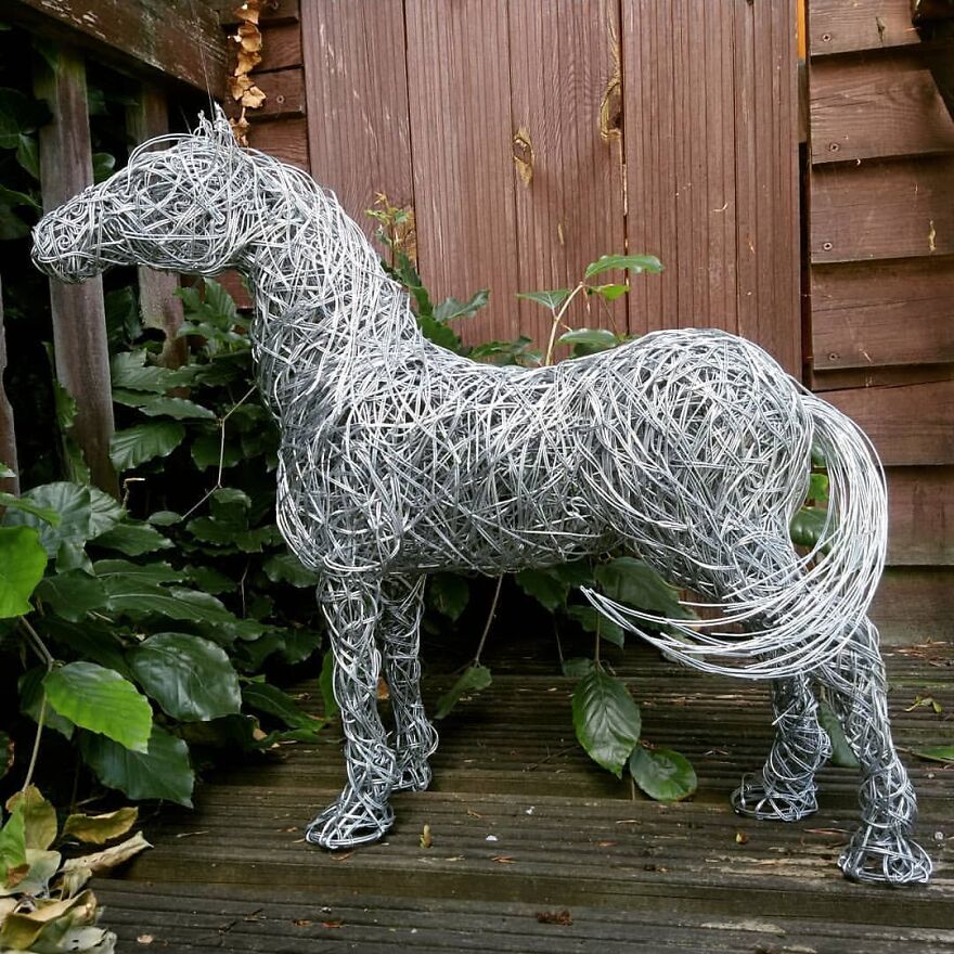 This Artist Makes Stunning Horse Sculptures Out Of Wire