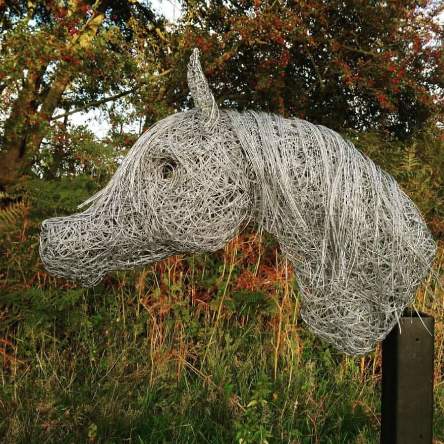 This Artist Makes Stunning Horse Sculptures Out Of Wire