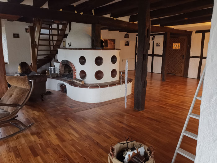 Woman Shares Her Joys And Difficulties Of Living In A 1482 Medieval Castle Woman Shares Her Joys And Difficulties Of Living In A 1482 Medieval Castle