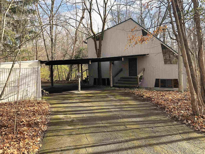 Couple Buys A ’70s Time-Capsule Carpeted Home For $161k, And The Internet Is Going Crazy Over It