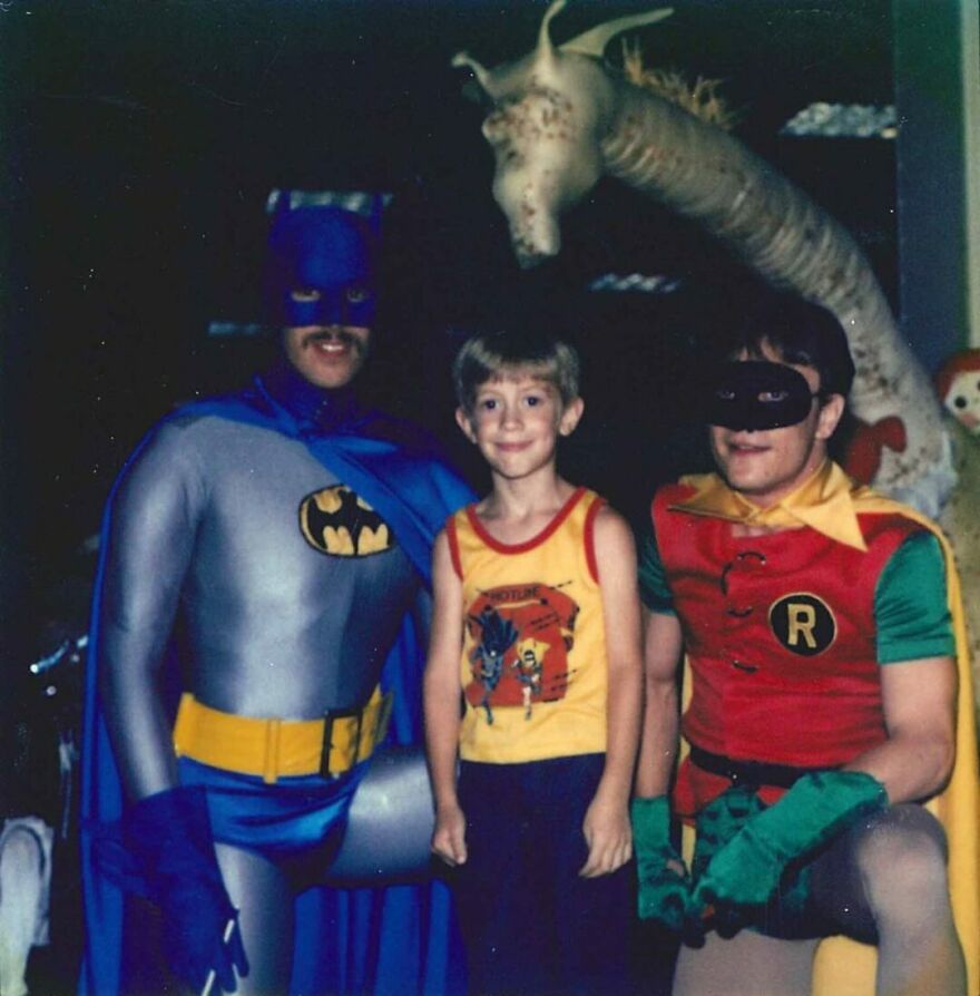 This Site Shares Scary Photos Of 'Superheroes' Posing Alongside Their Young Fans In Malls In The 1970s And 1980s