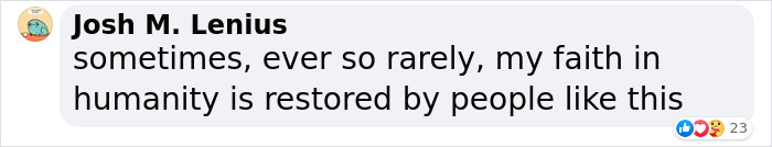 Man Finds An Abandoned Parrot Egg And Hatches It Into An Adorable Budgie