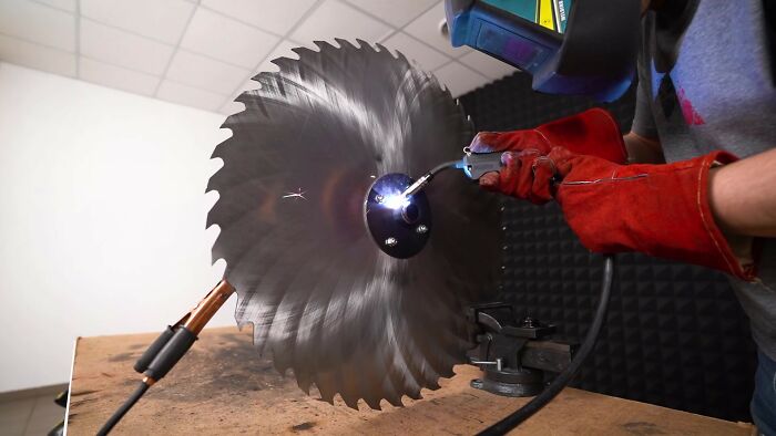 Man Replaces Bike Tires With Circular Saws And Goes For A Spin On A Frozen Lake Man Replaces Bike Tires With Circular Saws And Goes For A Spin On A Frozen Lake