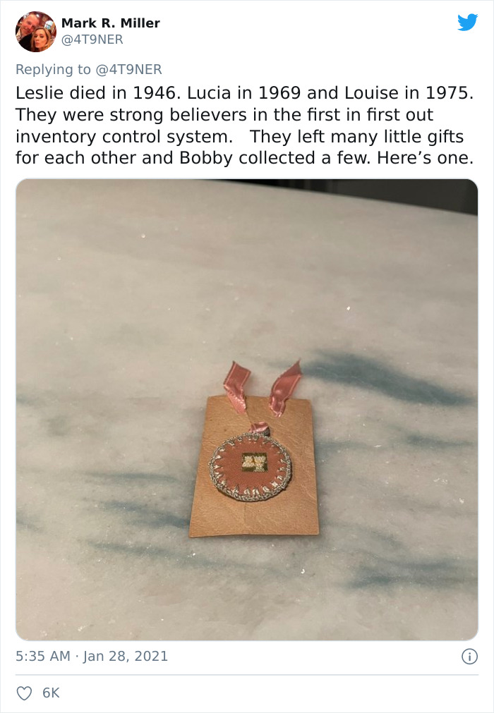 Guy Posts A 100 Y.O. Photograph That Reveals The History Of A Lesbian Relationship In His Family