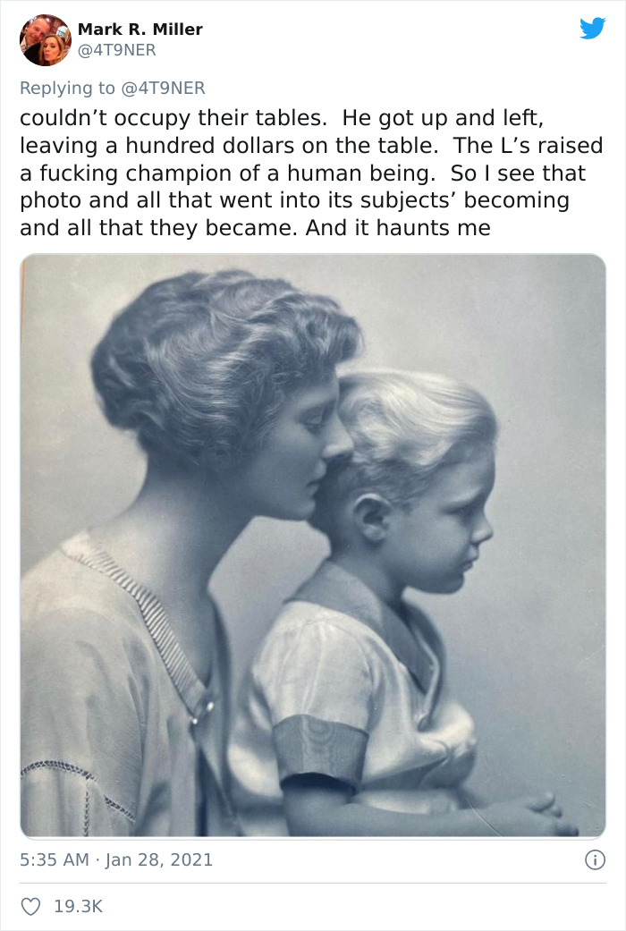 Guy Posts A 100 Y.O. Photograph That Reveals The History Of A Lesbian Relationship In His Family