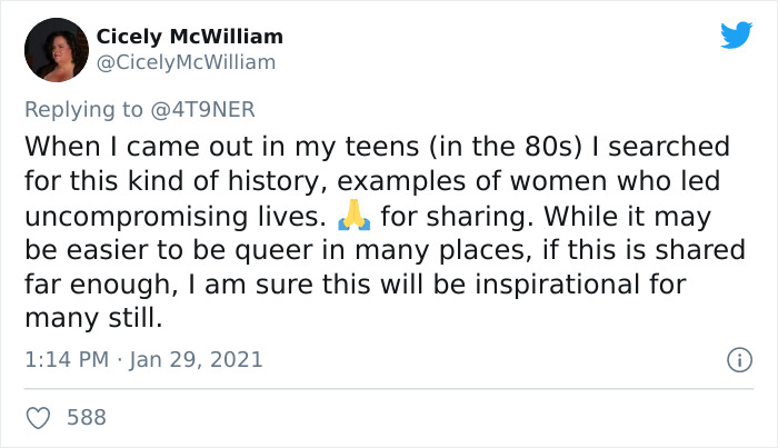 Guy Posts A 100 Y.O. Photograph That Reveals The History Of A Lesbian Relationship In His Family