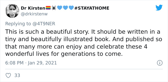 Guy Posts A 100 Y.O. Photograph That Reveals The History Of A Lesbian Relationship In His Family