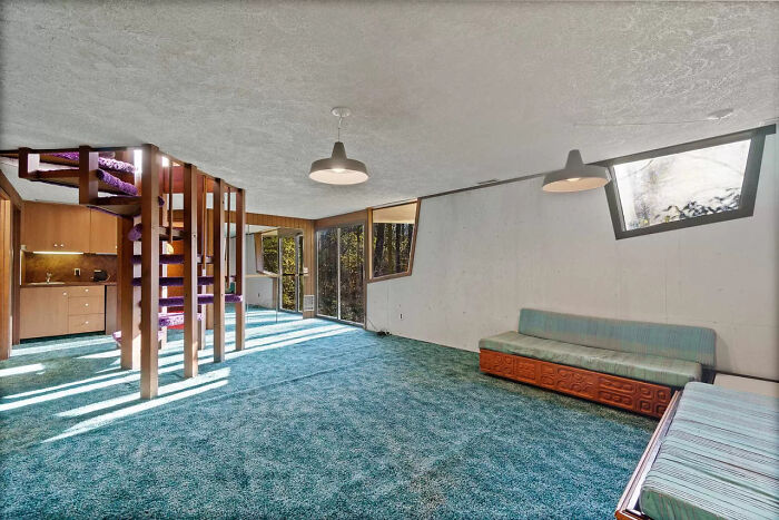 Couple Buys A ’70s Time-Capsule Carpeted Home For $161k, And The Internet Is Going Crazy Over It