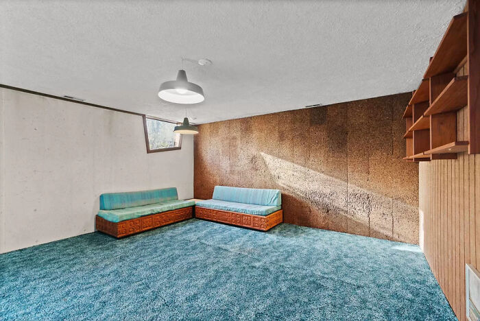 Couple Buys A ’70s Time-Capsule Carpeted Home For $161k, And The Internet Is Going Crazy Over It Couple Buys A ’70s Time-Capsule Carpeted Home For $161k, And The Internet Is Going Crazy Over It