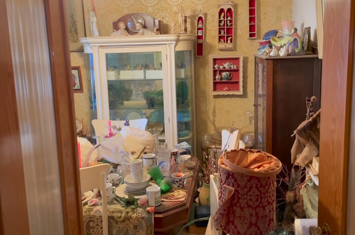 "This Was The Best Investment I Have Made": Late Piano Teacher's House Turns Out To Be A Hoarder House With 400K Worth Of Treasures "This Was The Best Investment I Have Made": Late Piano Teacher's House Turns Out To Be A Hoarder House With 400K Worth Of Treasures