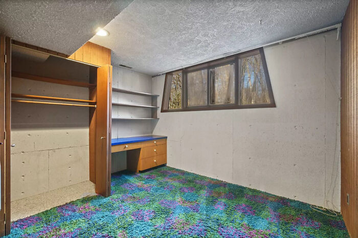 Couple Buys A ’70s Time-Capsule Carpeted Home For $161k, And The Internet Is Going Crazy Over It