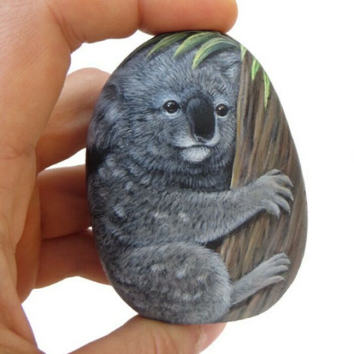 Hand-Painted-Rocks-Stone-Art-Animals-Robertorizzoart