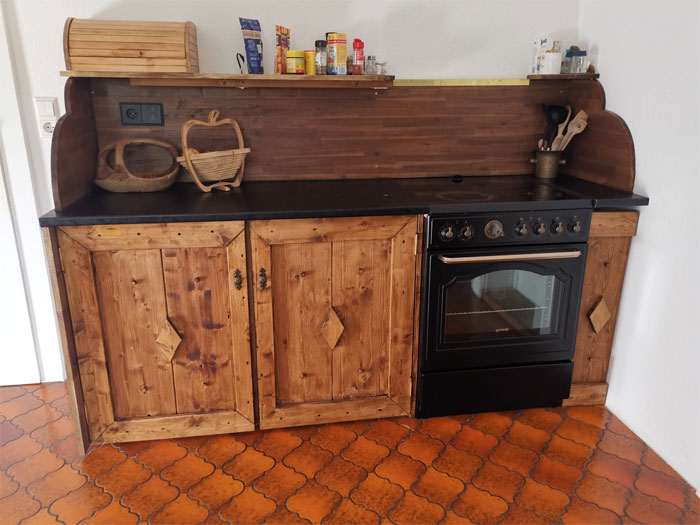 Woman Shares Her Joys And Difficulties Of Living In A 1482 Medieval Castle