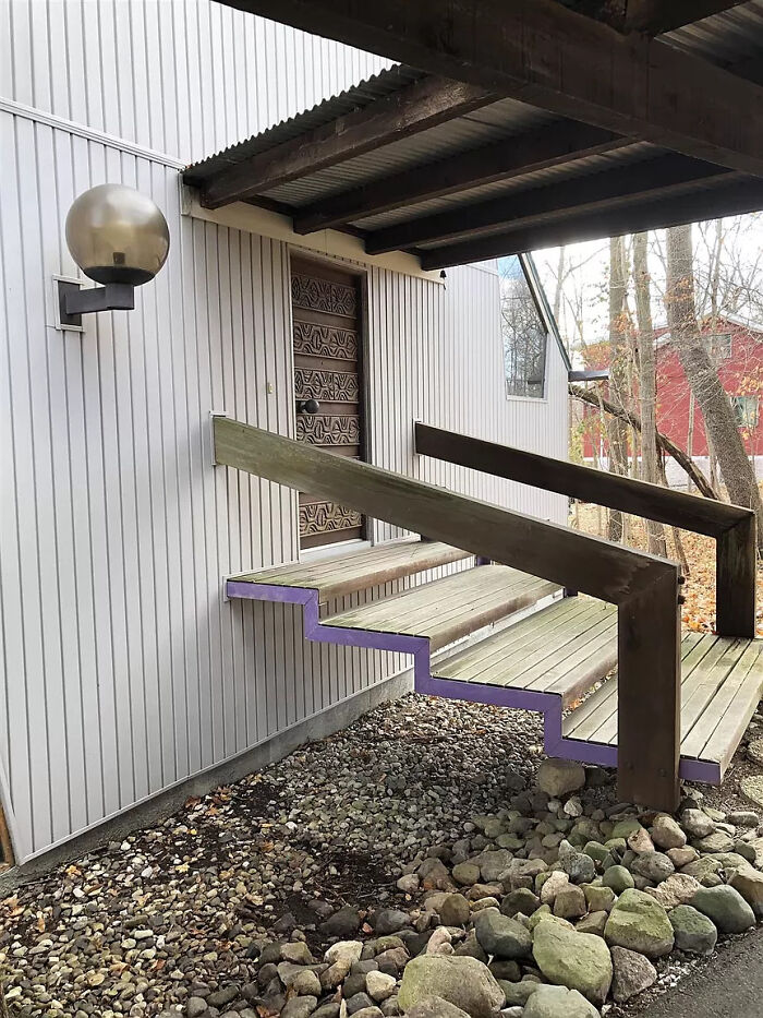 Couple Buys A ’70s Time-Capsule Carpeted Home For $161k, And The Internet Is Going Crazy Over It Couple Buys A ’70s Time-Capsule Carpeted Home For $161k, And The Internet Is Going Crazy Over It